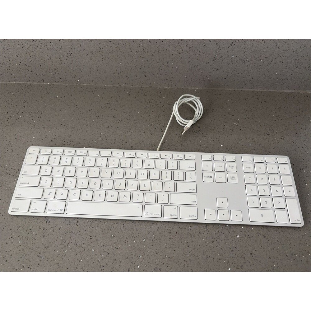 Genuine Apple A1243 Wired Mac Standard USB Keyboard Numeric Keypad Tested